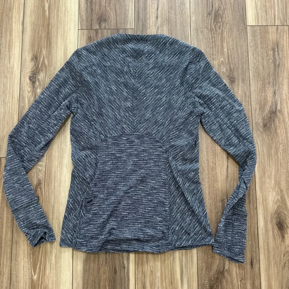 Lululemon women’s Long Sleeve Top size 10